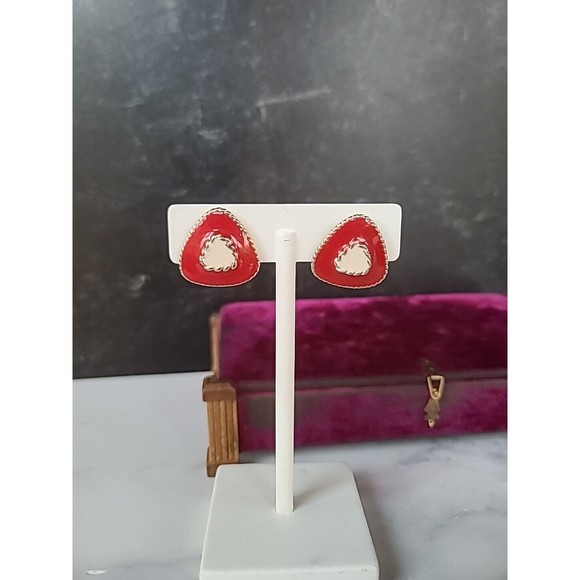 Vintage White And Red Triangular Enamel Stud Earrings - Picture 3 of 10